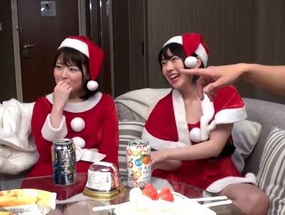 去年のクリスマスにナンパしたコスプレロリ素人と2人とラブホ乱交
