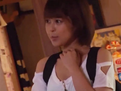 温泉でお風呂上がりのスレンダー娘が鬼畜男に強引に襲われ強制レイプハメ