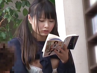 本屋でセクシー本読んで欲情しちゃった女子校生を背後からレイプ