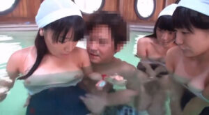 【ロリ娘乱交】スク水姿のロリ娘たちの生マンコを食べ比べするハーレム乱交！ザーメンチンポを可愛いお口でお掃除してしまう