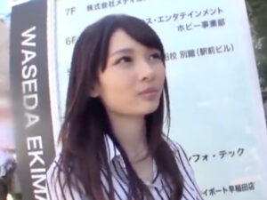 【ロリ美女中出し】美少女ロリ娘がナンパチンポにガチ発情！パイパンマンコを生で犯されて下品な生中出しアクメ