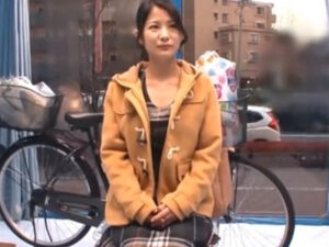 【人妻潮吹き】アクメ自転車で疼いた美人妻マンコに生チンポ挿入！生ハメ交尾に潮吹きが止まらず本気でガチ絶頂！