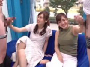 【MM号×ママ友乱交】ナンパされた素人奥様2人組が不倫乱交！MM号で飢えたマンコを犯されて夫を忘れる下品アクメ！