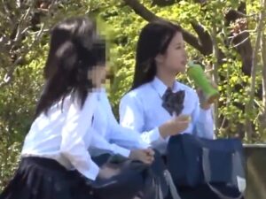 【ロリJKレイプ】草むらで放尿する美少女JKを見つけてそのままレイプ！ションベン臭いマンコを犯しまくって大量射精