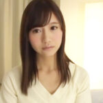 【敏感素人娘】ちょっと突かれただけで即絶頂！オシッコと潮を撒き散らし狂乱イキした顔へドピュッと顔射！