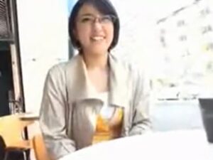 【ギャップ萌え眼鏡妻】地味な見た目で中身は超ド淫乱！不倫チンポの味に夫を忘れてビクビク痙攣イキする中出しSEX！