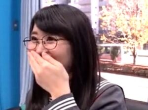 【MM号】地味な見た目の裏に隠れたドスケベ本性！ビショ濡れマンコを突かれアヘ顔めがねJKの顔面にドロドロ特濃射精