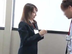 【三十路OL生ハメ】後輩社員からの愛の告白にメロメロ完堕ち！「おばさんなのに」と悶えながら奥まで突かれる生ハメ！