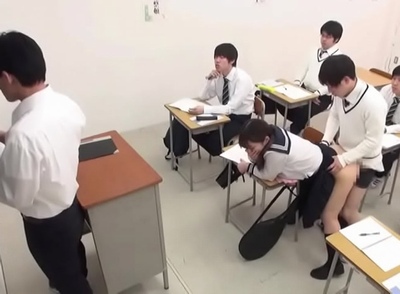 先生にバレなければ何でもOK!?だるまさんが転んだ形式でハメちゃうイケナイJK！