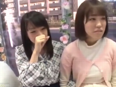 友達同士の素人2人をナンパ→目の前で右の巨乳娘が男優にパコられてドン引きする友達ｗ