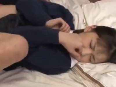 JK先輩に頼み込んで童貞卒業中出しセックス成功！