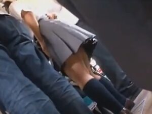 【ロリJK痴漢レイプ】バスで見つけたロリJKを痴漢レイプ生ハメ！ムッチリパイパンマンコを生で犯してたっぷり中出し