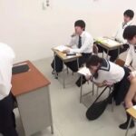 【ロリJK中出し】美少女ロリJKが授業中に男子生徒チンポを生ハメ奉仕！バックでロリマンコズボズボ犯されて孕ませ中出し
