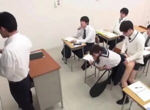 【ロリJK中出し】美少女ロリJKが授業中に男子生徒チンポを生ハメ奉仕！バックでロリマンコズボズボ犯されて孕ませ中出し