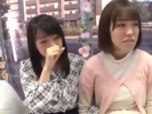 【美女公開交尾】MM号にやってきた変態娘が友達の目の前で生ハメ交尾！発情マンコをヌルヌルにしてザーメン顔射アクメ