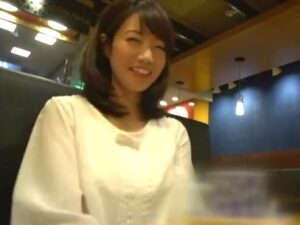 【人妻中出し】おっとり美人な人妻を口説いて生ハメ交尾！スケベ顔でチンポしゃぶって剛毛マンコにザーメン大量中出し