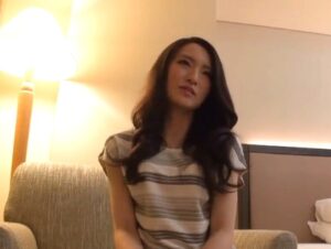 【素人妻生ハメ】経験少なめなスレンダー美人妻が不倫交尾に初挑戦！いつもと違う極太チンポを飢えたマンコで味わい尽くす