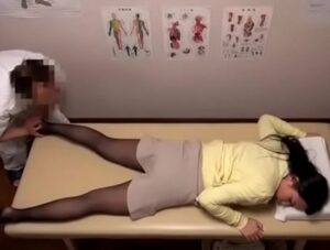 【OLレイプ】マッサージに来た美人OLにムラムラして生ハメレイプ！下品なデカ乳堪能してヌルヌルマンコにチンポ挿入