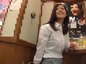 【美人OLナンパ】飲み屋で見つけた美人OLをナンパして生ハメ！アクメ好き本性丸出しの下品すぎる密着生交尾