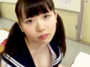 【巨乳JK3P】ムッチリ巨乳で無意識誘惑する美少女JKを3Pレイプ！ヌルヌルマンコをたっぷり犯されて潮吹きアクメ