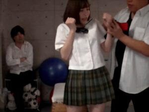 【ロリJK失禁アクメ】清楚な巨乳JKが悪い男と学校生ハメ！フル勃起生チンポにザコマンコ犯されて下品な失禁アクメ