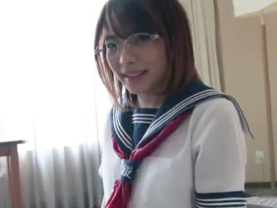 真面目系なメガネっ娘JKがオジサンチンポで膣奥を刺激され絶叫イキ