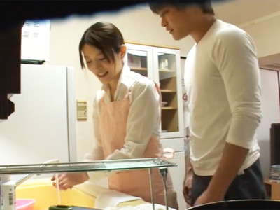 美人な家政婦さんが興奮した雇い主に生ハメレイプされる一部始終