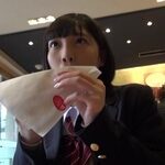 【ロリJK3P】笑顔が可愛いロリJKがおじさん相手に3P交尾！臭いチンポしゃぶりながらマンコ犯されてザーメン搾り取りアクメ