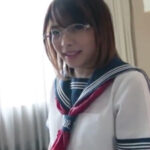 【美少女JK生ハメ】メガネが似合う真面目系美少女JKがキモいおじさんと生ハメ交尾！密着交尾で臭いザーメン大量顔射