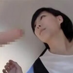 【熟女生ハメ】欲求不満な熟女マッサージ師が客のチンポにガチ発情！下品な口マンコで勃起させて生ハメ交尾でザーメン搾り