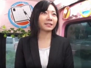 【清楚美女アクメ】MM号にやってきた清楚美女OLが電マ責めでガチ発情！ヌルヌルパイパンマンコを犯されて潮吹きアクメ