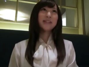 【美人妻不倫】スレンダーボディの美人妻が年下男と不倫生ハメ！久々の若いチンポをスケベマンコで咥えこんでNTR本気アクメ