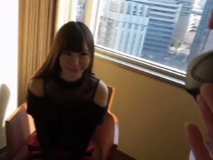 【美少女生ハメ】アイドルみたいな美少女をナンパしてハメ撮り！メス臭いパイパンマンコを生で犯してザーメンぶっかけ