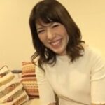【熟女妻中出し】欲求不満な熟女妻がナンパ男と不倫交尾！年甲斐もないセーラー服姿でマンコ犯されてザーメン無責任中出し