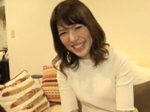 【熟女妻中出し】欲求不満な熟女妻がナンパ男と不倫交尾！年甲斐もないセーラー服姿でマンコ犯されてザーメン無責任中出し